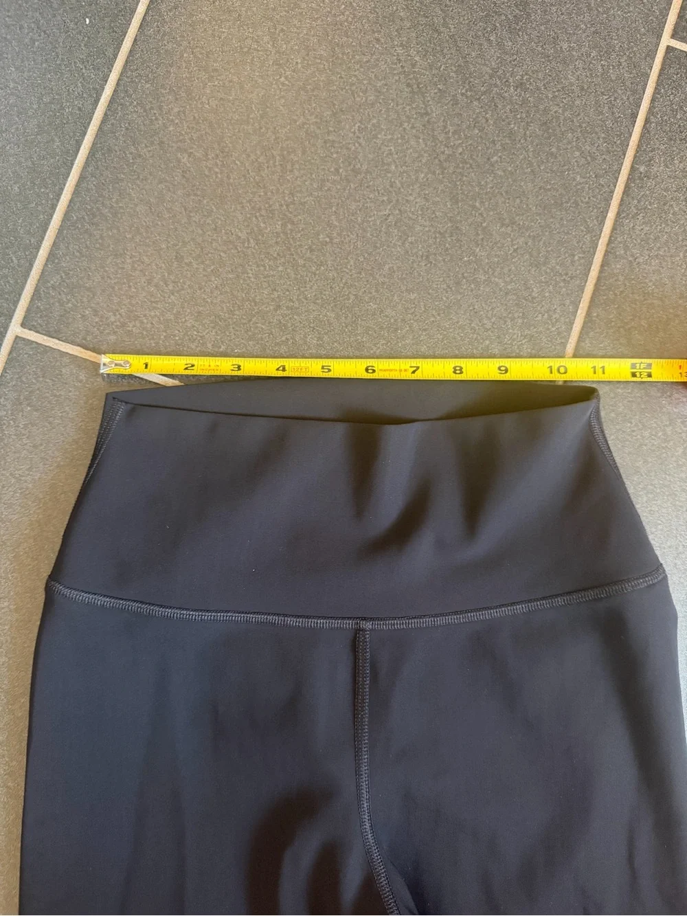 ALO Yoga Black 7/8 Ripped Warrior Leggings size small EUC
